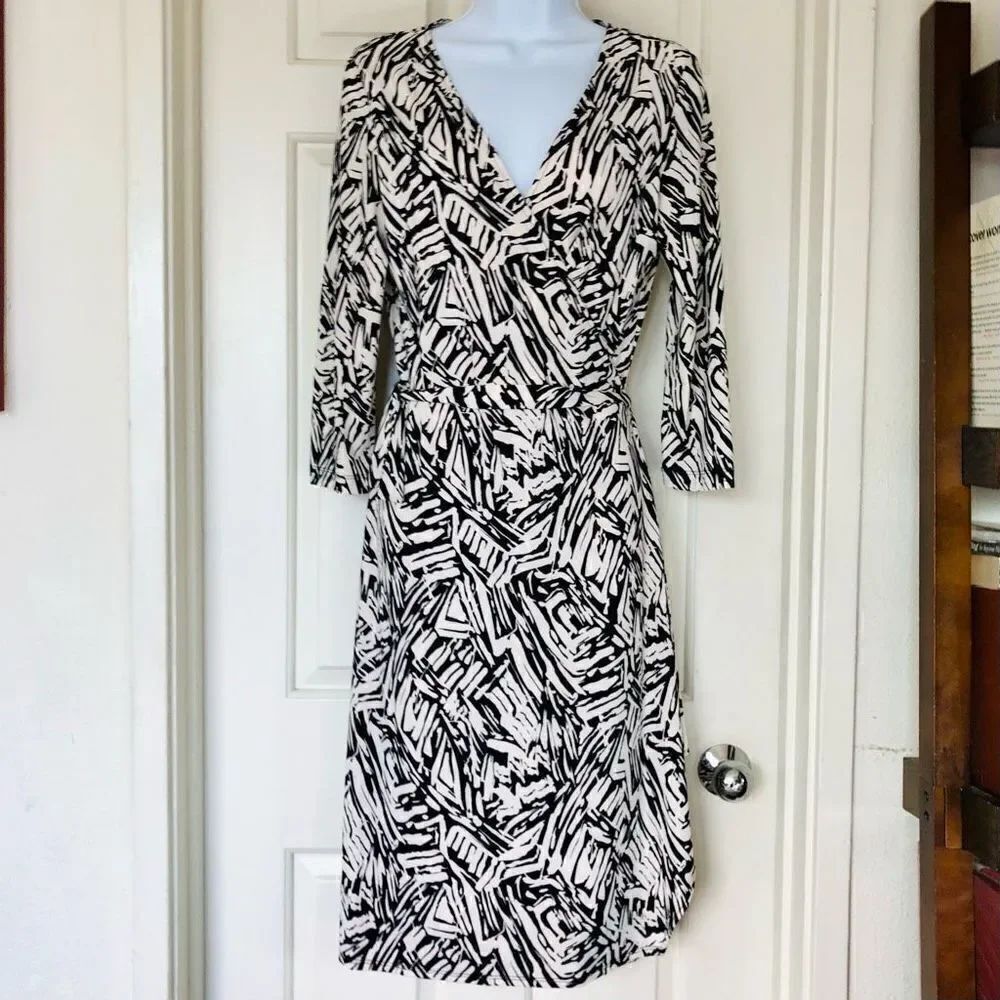 BCBGMAXAZRIA Black and White Print Sheath Wrap Dress